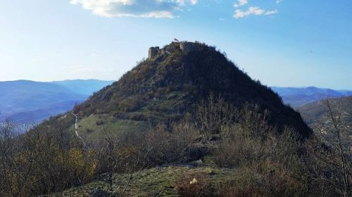 tvrdjava, zvecan