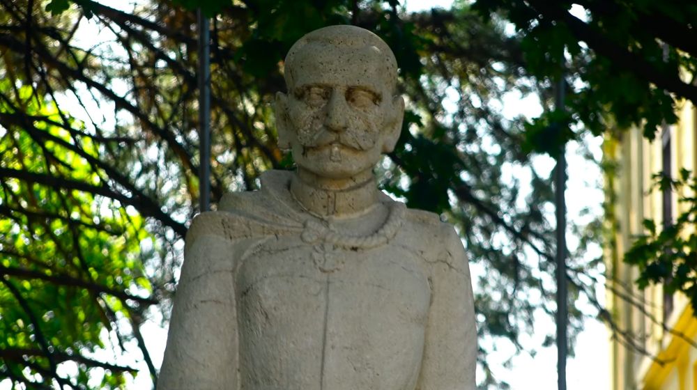 spomenik, kralj petar, becej