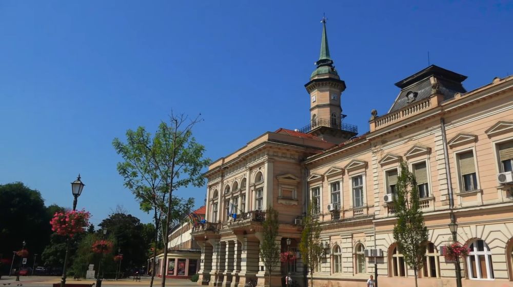 trg oslobodjenja, becej