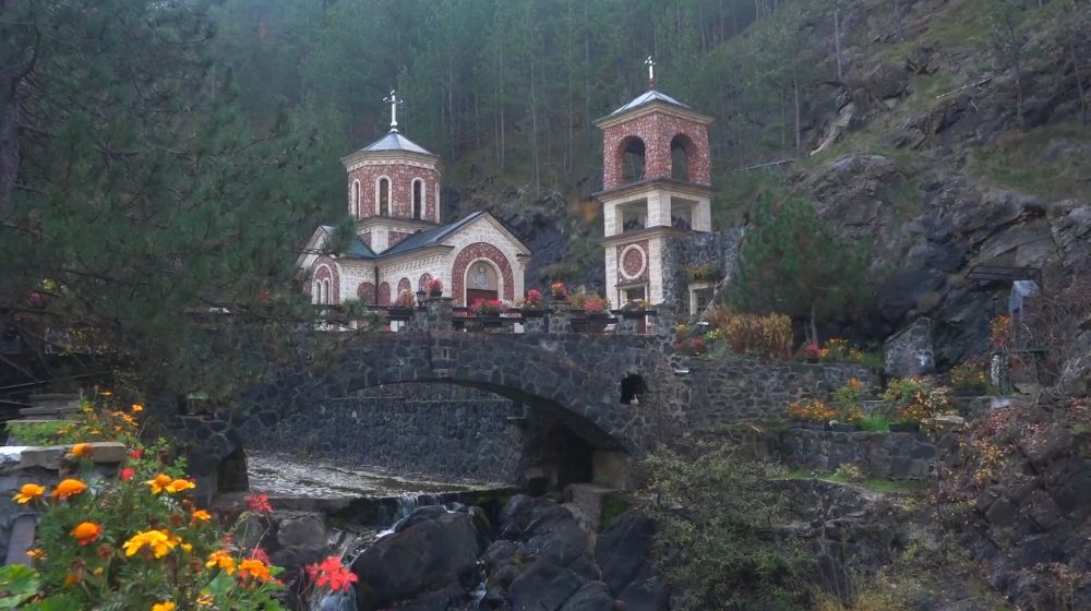 mokra gora, crkve