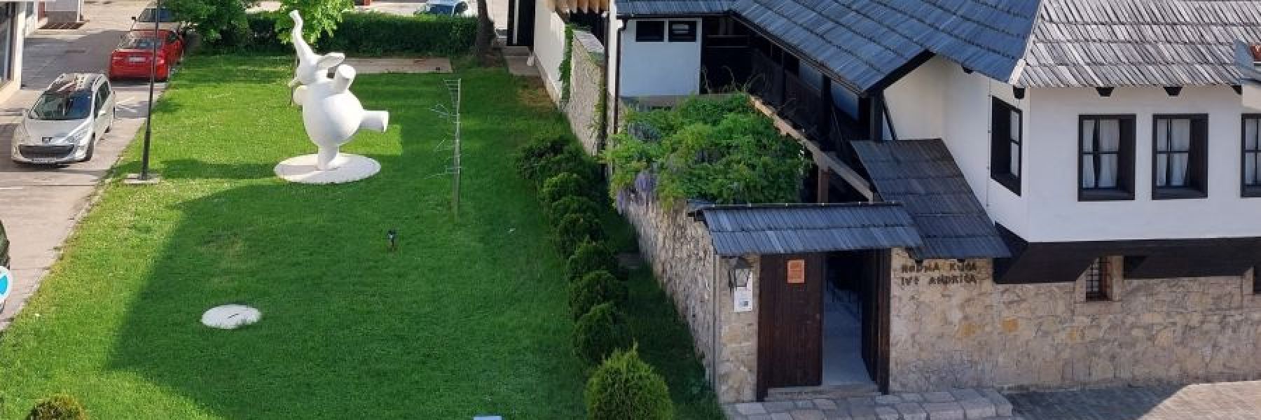 rodna kuca ive andrica, travnik