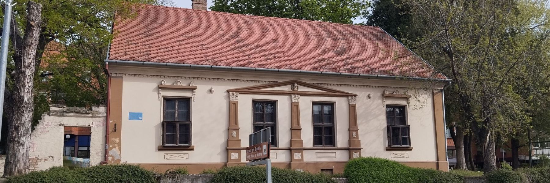 kuca vojnovica, indjija